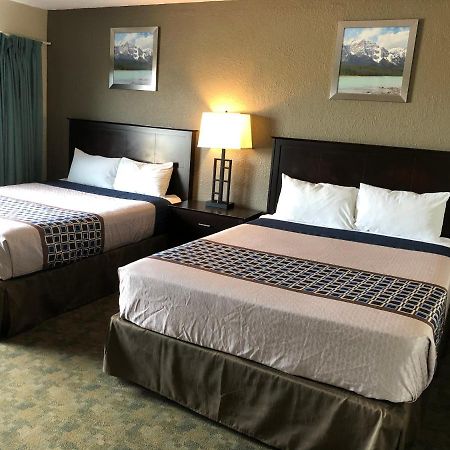 Knights Inn Камлупс Екстер'єр фото