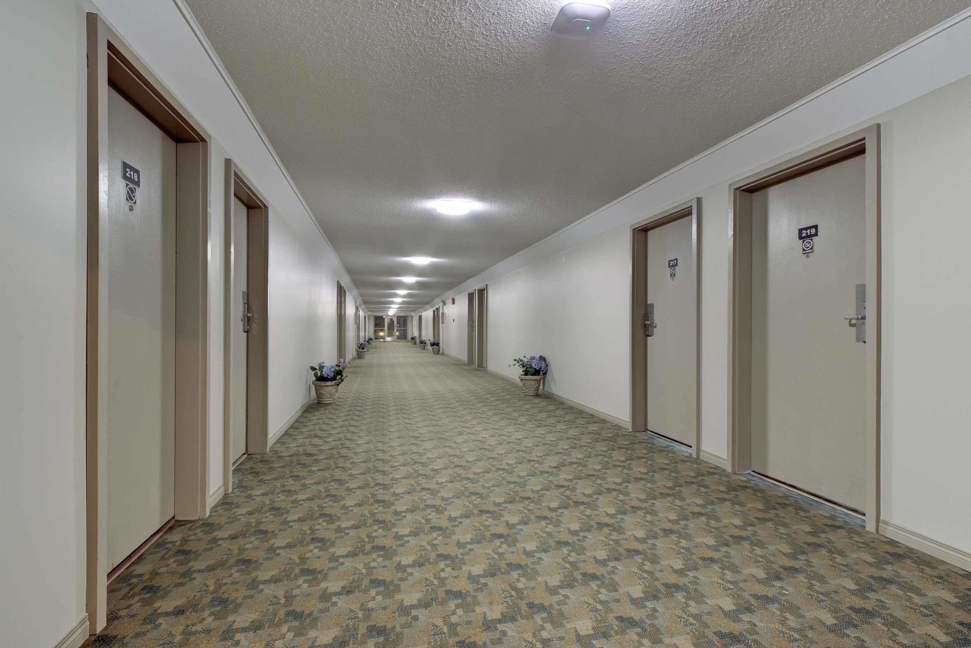 Knights Inn Камлупс Екстер'єр фото